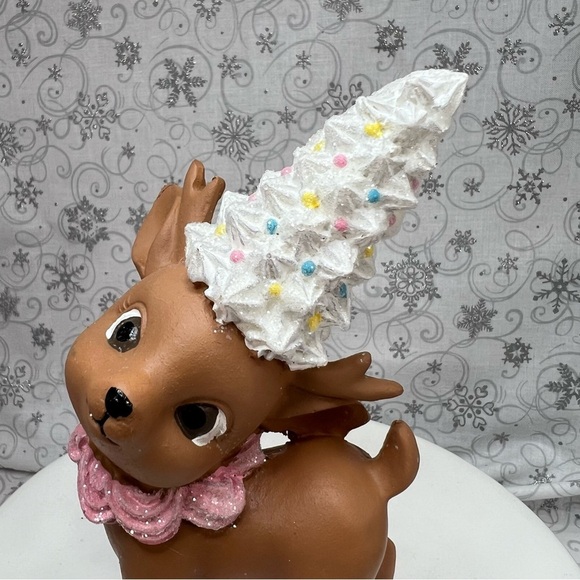 Kitschy Retro Vintage Inspired Sweet Treat Reindeer w/ White Frosting Hat - Picture 12 of 12